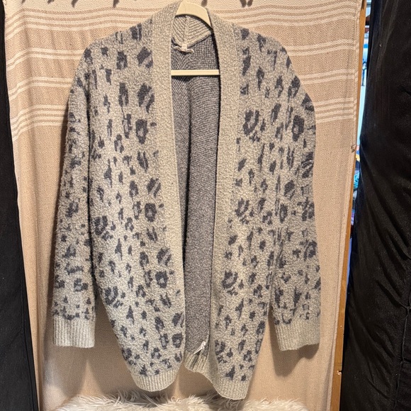 easel Sweaters - Easel Gray Animal Print Women's Cardigan